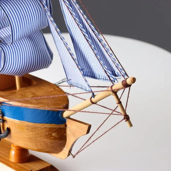 Сувенирная модель корабля &laquo;Эрна&raquo;, 40&times;7.5&times;38 см