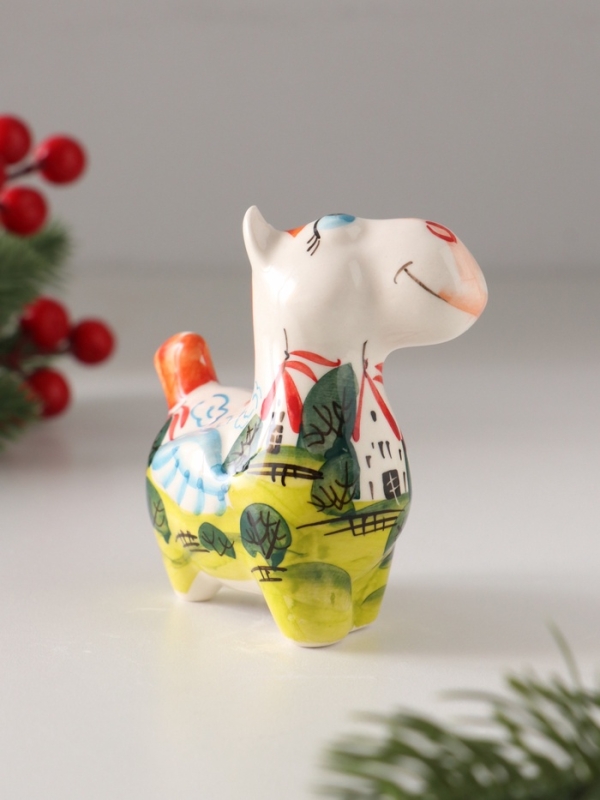 Статуэтка фарфоровая Статуэтка фарфоровая "Конь Пегас Город" /авторскмя роспись О.Огородникова/, 8 см