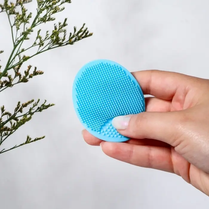 Щётка для умывания «Овал», на присоске, 6.3×5.2 см, голубая