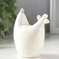 Сувенир керамика "Курочка в серый горох, с пасхальным яйцом сбоку" 7,9х4,8х9,1 см