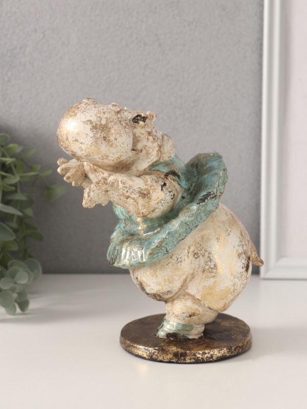 Сувенир полистоун  Сувенир полистоун "Бегемотик в пачке" 11х14,5х18 см