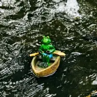 Садовая фигура 14 х 13 х 9,5 см "Лягушка в лодке" Водоплавающая Садовая фигура 14 х 13 х 9,5 см "Лягушка в лодке" Водоплавающая