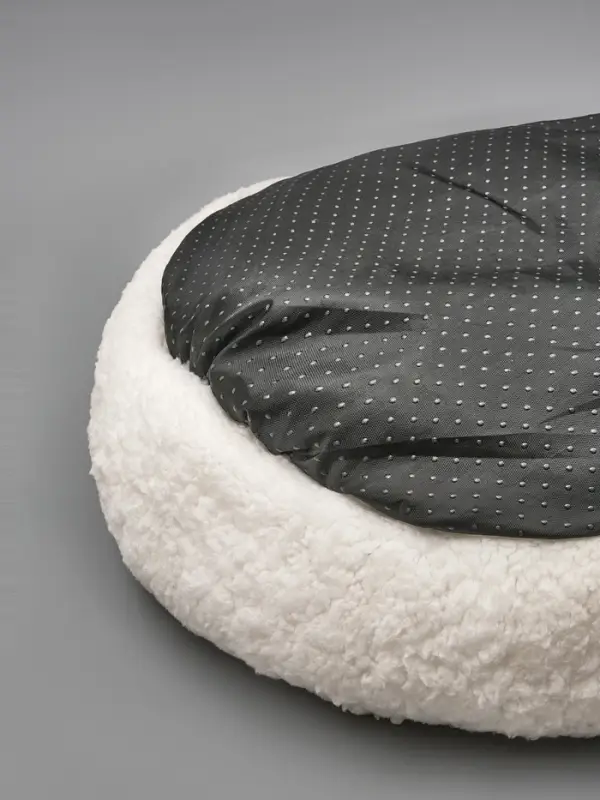 Лежанка для животных &laquo;Уют&raquo;, 50&times;42&times;11 см, мягкий мех, цвет молочный