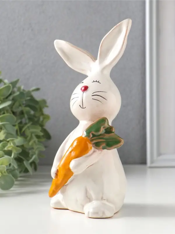 Сувенир керамика "Зайчик с оранжевой морковкой" 9,7х8,5х18,7 см
