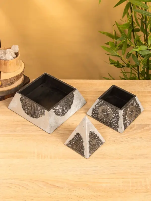 Шкатулка  Шкатулка "Пиамидка" 21х21х31 см, МДФ, цв. серебро