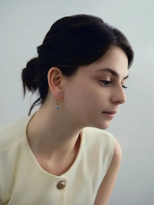 Серьги со стразами &laquo;Шамбала&raquo;, сияние, белые в золоте