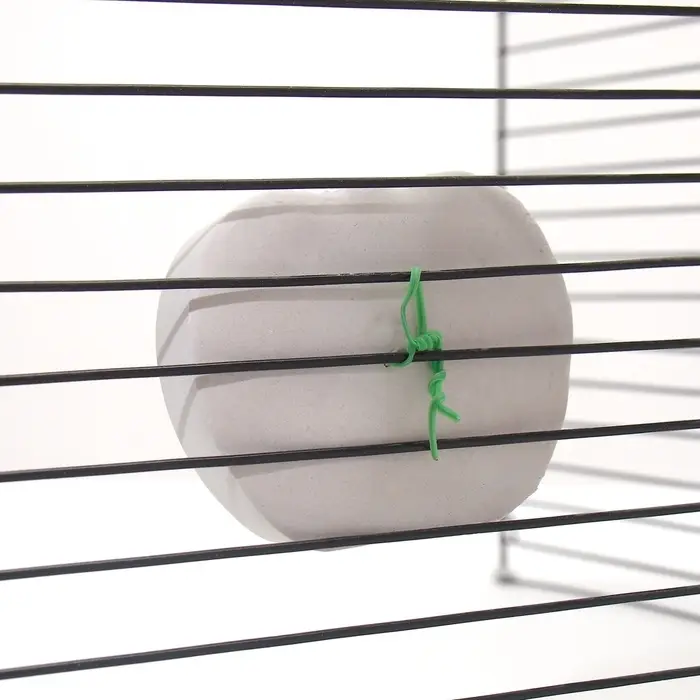 Минеральный камень Минеральный камень "Пижон" для грызунов яблоко с углем, 70 г