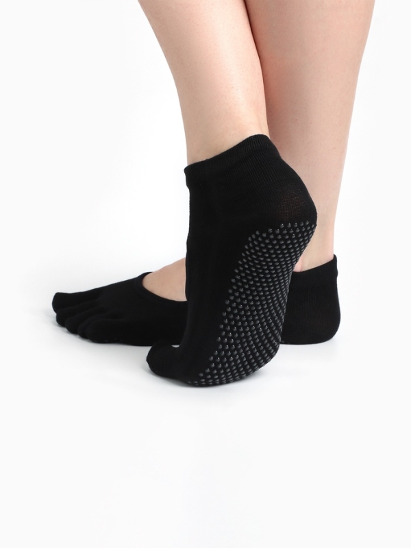 Носки для йоги р.36-39, прорезиненные, черные Носки для йоги р.36-39, прорезиненные, черные