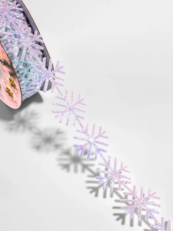 Лента декоративная фигурная 22мм*10±0,5ярд(9,1м±0,5м) фигурные снежинки голография АУ