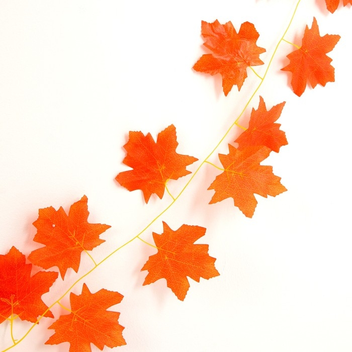 Декор «Гирлянда из листьев» длина: 2,4 м, ширина: 26 см, цвет красный