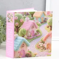 Фотоальбом на 100 фото 13х18 см "Вязаная деревушка" в коробке 5х18х20,5 см