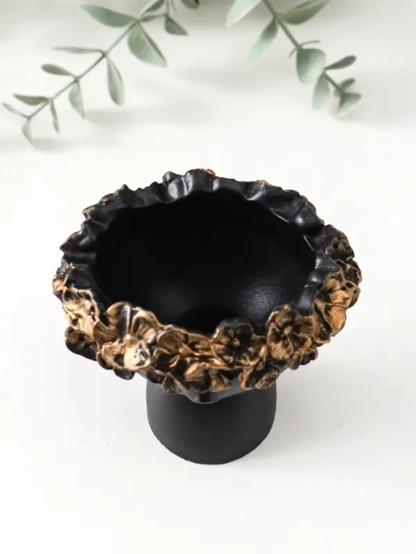 Подсвечник для тонкой свечи «Девочка в венке малая», 7.5×9×8 см, чёрный