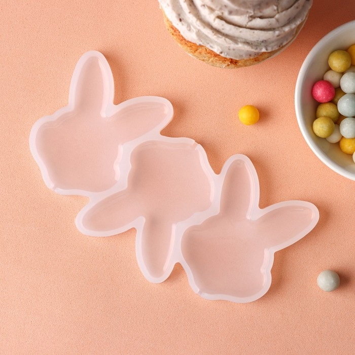 Форма для леденцов Доляна «Заяц», силикон, 13×7,5×0,7 см, 3 ячейки Форма для леденцов Доляна «Заяц», силикон, 13×7,5×0,7 см, 3 ячейки