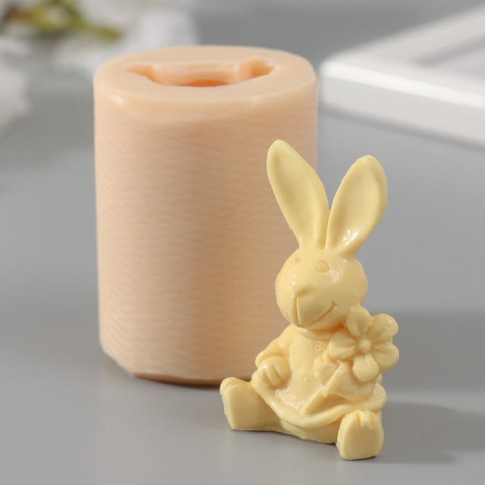 Молд силиконовый "Заяц с цветком" 3,5х3х5,5 см МИКС