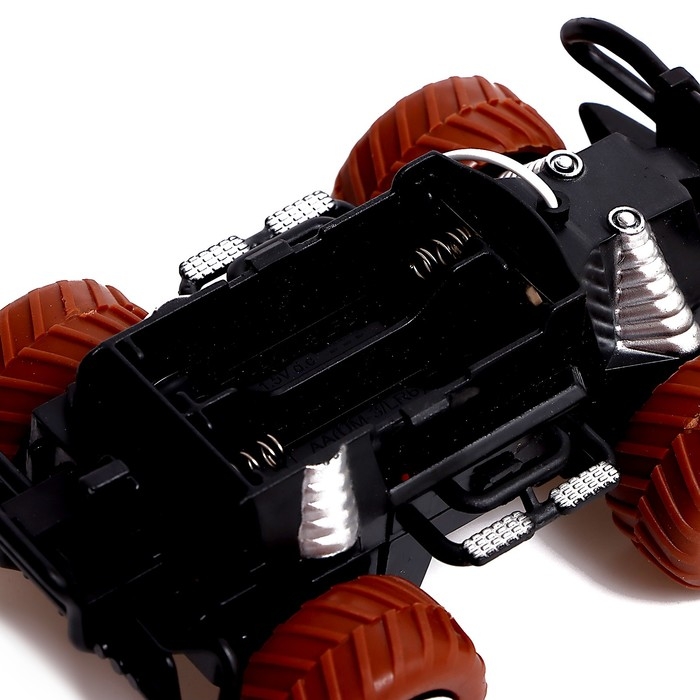 Джип DINO, радиоуправляемый , световые эффекты, работает от батареек, цвет коричневый Джип DINO, радиоуправляемый , световые эффекты, работает от батареек, цвет коричневый