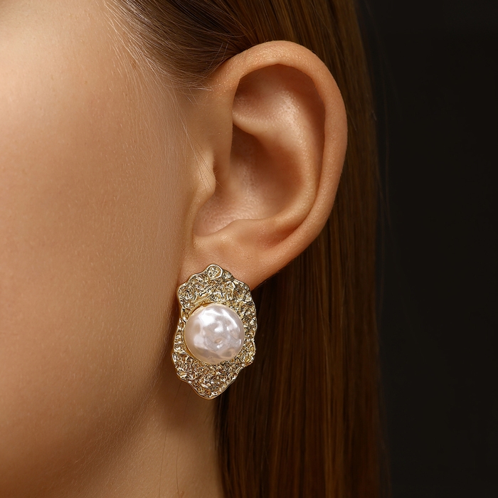 Серьги с жемчугом «Эксклюзив» мятые, цвет золото Серьги с жемчугом «Эксклюзив» мятые, цвет золото