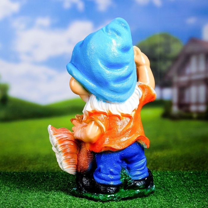 Садовая фигура  Садовая фигура "Гном с белкой" 17х25х39см