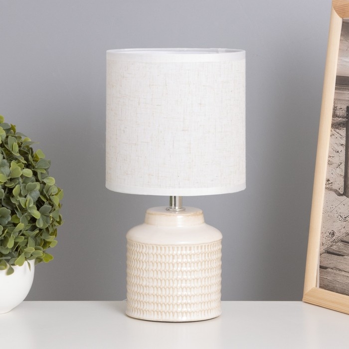 Лампа настольная Лампа настольная "Катрина" 1х40Вт Е14 бежевый 13х13х25см