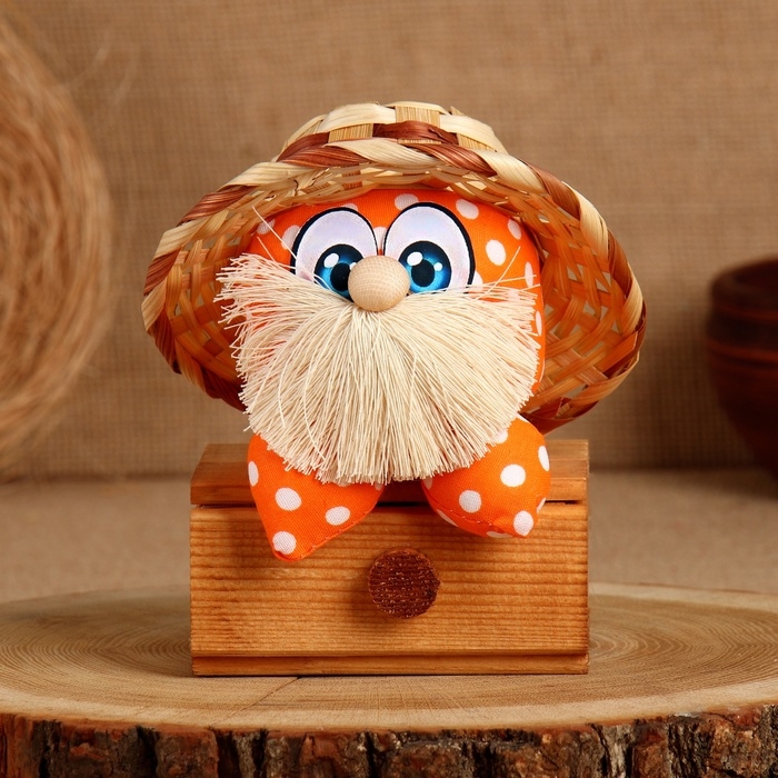 Оберег Оберег "Домовой Стасик", на сундуке, 15 х 11 см