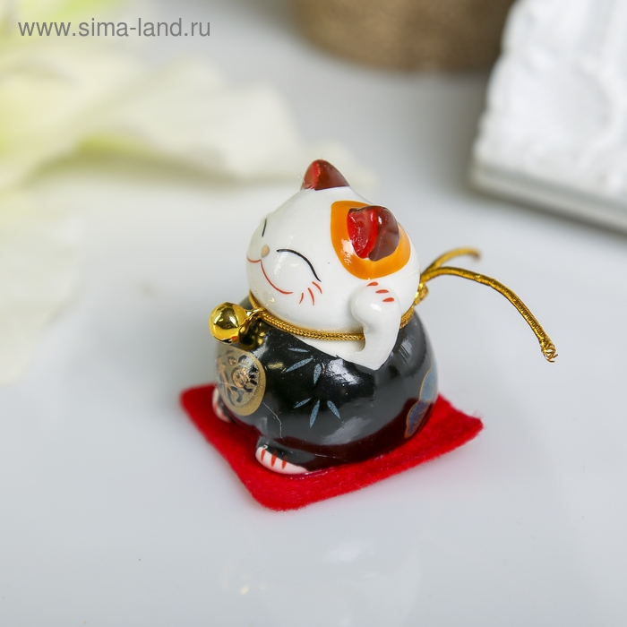 Сувенир керамика Сувенир керамика "Манэки-нэко на коврике" МИКС 4х3,8х3,3 см
