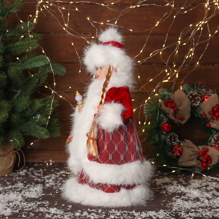 Снегурочка  Снегурочка "В пушистой шубке, с фонариком" двигается, с подсветкой, 40х20 см, красный