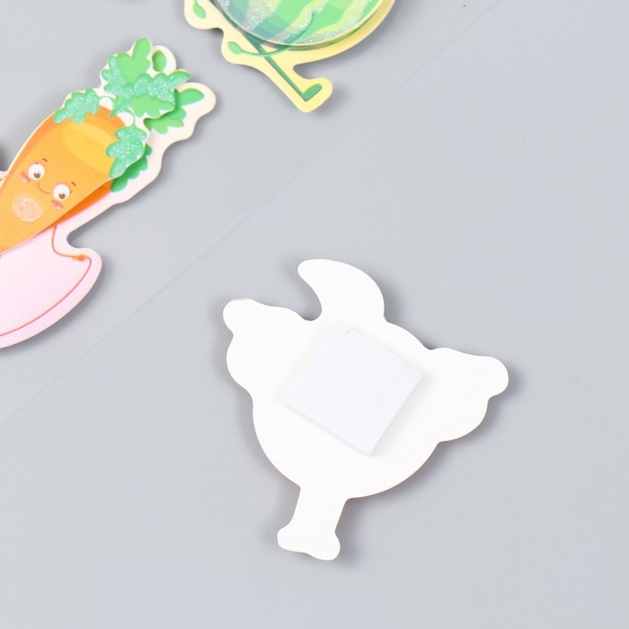 Наклейка картон 2 слоя Наклейка картон 2 слоя "Фрукты и овощи на спорте" 17х12 см