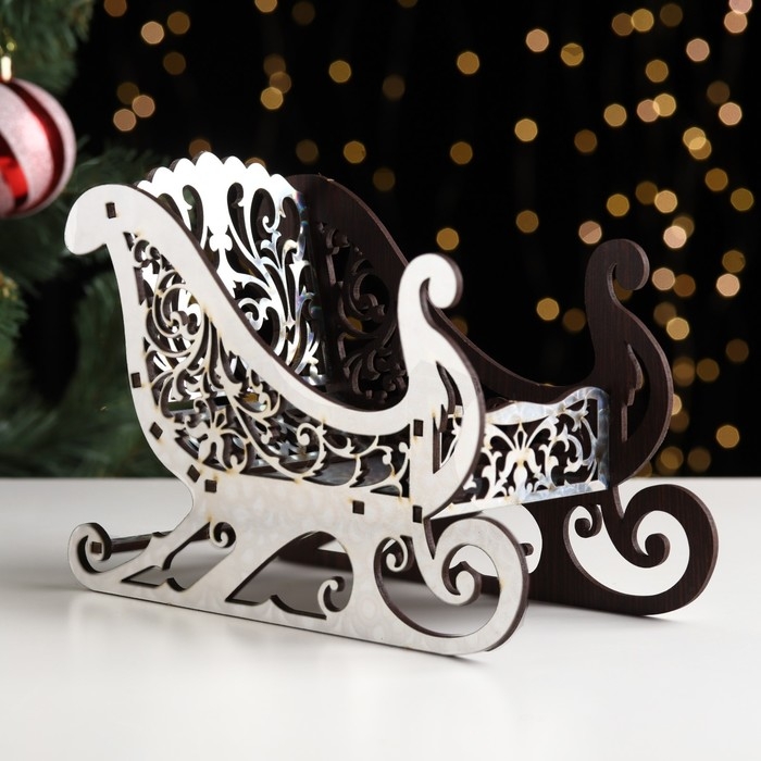 Конфетница новогодняя   Конфетница новогодняя  "Сани-серебро", 20х14х10 см