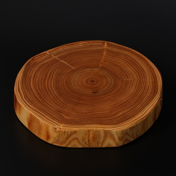 Доска разделочная из спила Wild Kitchen, d=160-200 мм, толщина 30 мм, цельный массив кедра Доска разделочная из спила Wild Kitchen, d=160-200 мм, толщина 30 мм, цельный массив кедра