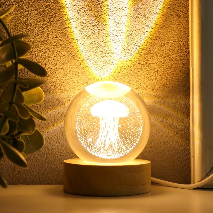 Сувенир стекло подсветка  Сувенир стекло подсветка "Медуза" d=6 см подставка дерево, USB 6,5х6,5х7,5 см