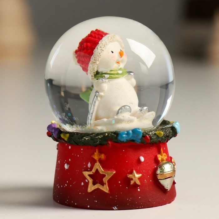 Сувенир полистоун водяной шар Сувенир полистоун водяной шар "Снеговичок в красном колпаке" 4,5х4,5х6,5 см