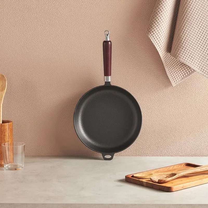 VETTA Сковорода чугун, d24х5см, деревянная ручка, индукция