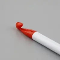 Крючок для вязания, d=8 мм, 16 см, цвет белый/красный