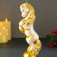 Свеча новогодняя "Конь на дыбах" белый 9х6,2х25,5 см
