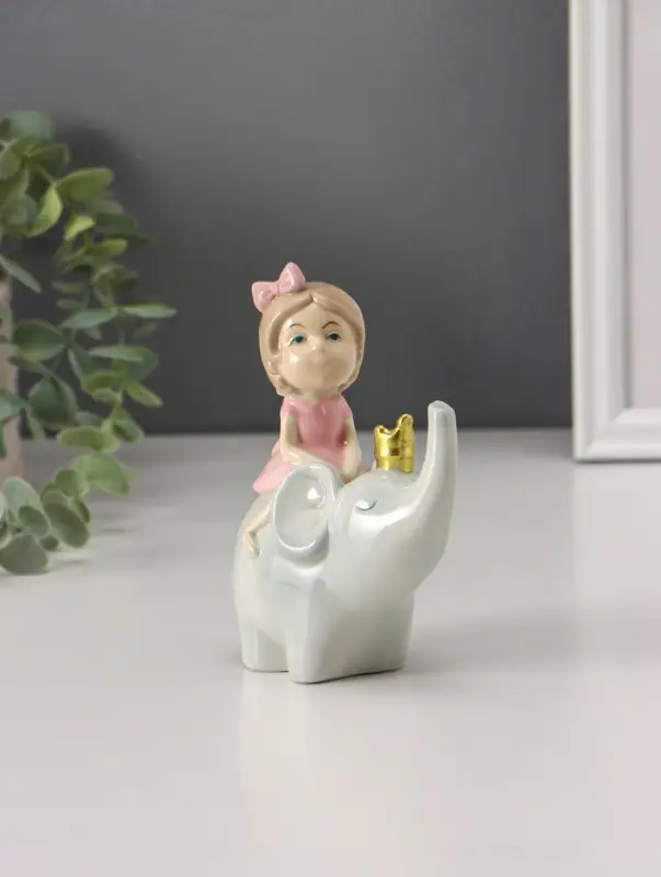 Сувенир "Девочка в розовом на слоне" 4,5х10,5х13 см