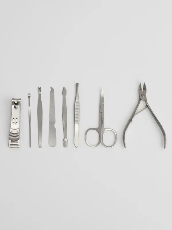 Набор маникюрный &laquo;Рептилия&raquo;, 8 предметов, в футляре, чёрный