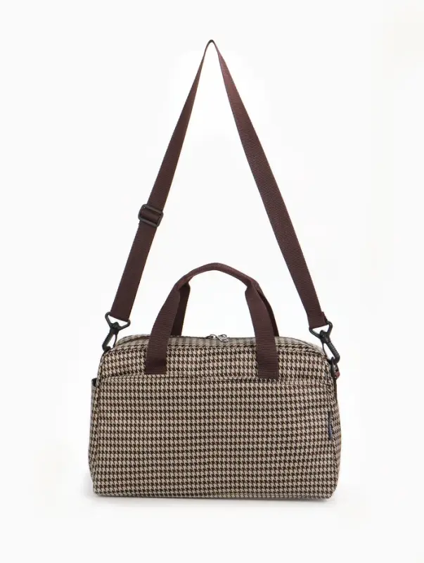 Сумка дорожная на молнии, 4 наружных кармана, длинный ремень, бежевая, коричневая Сумка дорожная на молнии, 4 наружных кармана, длинный ремень, бежевая, коричневая