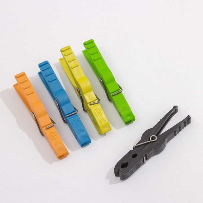 Прищепки бельевые на подвеске «Кубаночка», 8 см, 45 шт, цвет МИКС Прищепки бельевые на подвеске «Кубаночка», 8 см, 45 шт, цвет МИКС