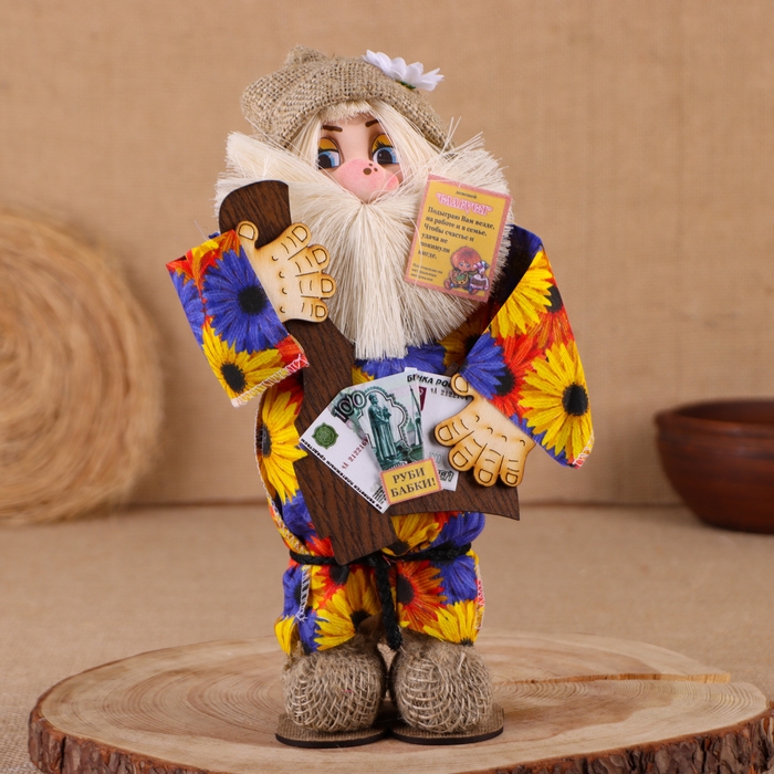 Оберег-домовой Оберег-домовой "Славуся в льняном колпаке, с топором и дровами", 30х18х10 см, микс