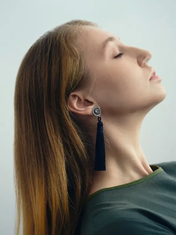 Клипсы для ушей QF &laquo;Кисти&raquo;, цвет чёрный, L кисти 7 см