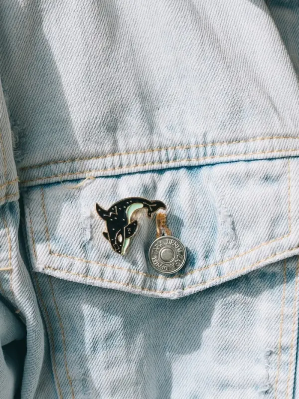 Значок &laquo;Косатка&raquo;, созвездие, чёрно-зелёный в золоте