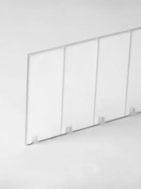 Пластиковый обламывающийся разделитель c передним ограничителем 6 см, 18.5-38.5&times;3.5&times;6 см