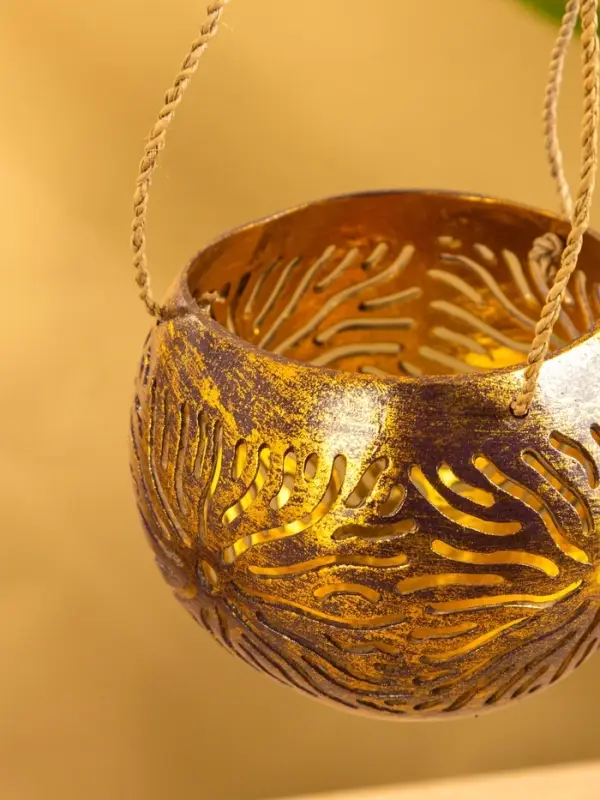 Подсвечник подвесной из кокоса, 9-12 см, тёмно синий-золотой Подсвечник подвесной из кокоса, 9-12 см, тёмно синий-золотой