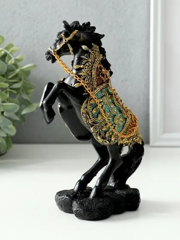 Сувенир полистоун Сувенир полистоун "Конь императора на дыбах" чёрный, цветная попона МИКС 11,5х7,2х19 см