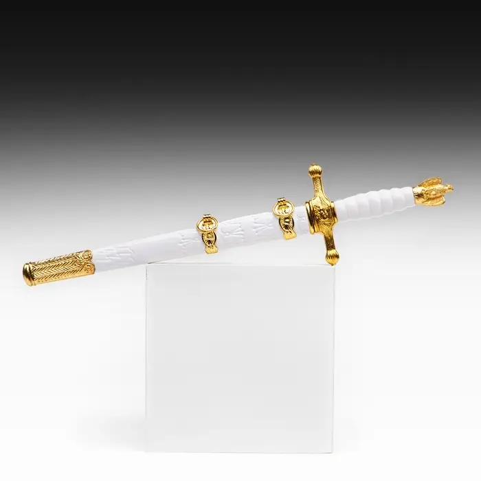 Макет оружия &laquo;Сувенирный кортик. Белый с золотой отделкой&raquo;, 35 см