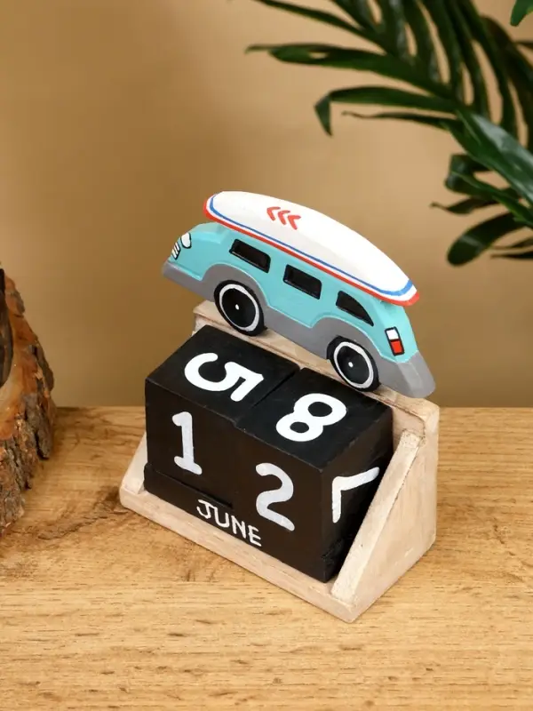 Календарь настольный Календарь настольный "Машинка" дерево 11х5х14 см