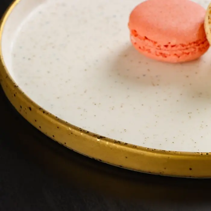 Блюдо фарфоровое сервировочное с бортиком Magistro Poursephona, d=20 см, бежевый