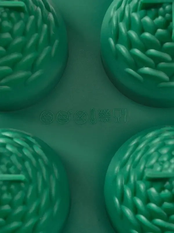 Форма для выпечки 8 ячеек Форма для выпечки 8 ячеек "Шишки" 29,8х17,3х7,5 см, цвет зелёный