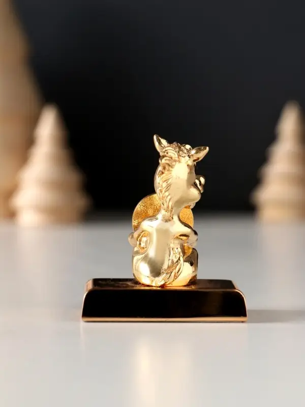 Сувенир  Лошадка с монеткой на подставке и с пожеланием "Счастья", 4*2,3*5см.