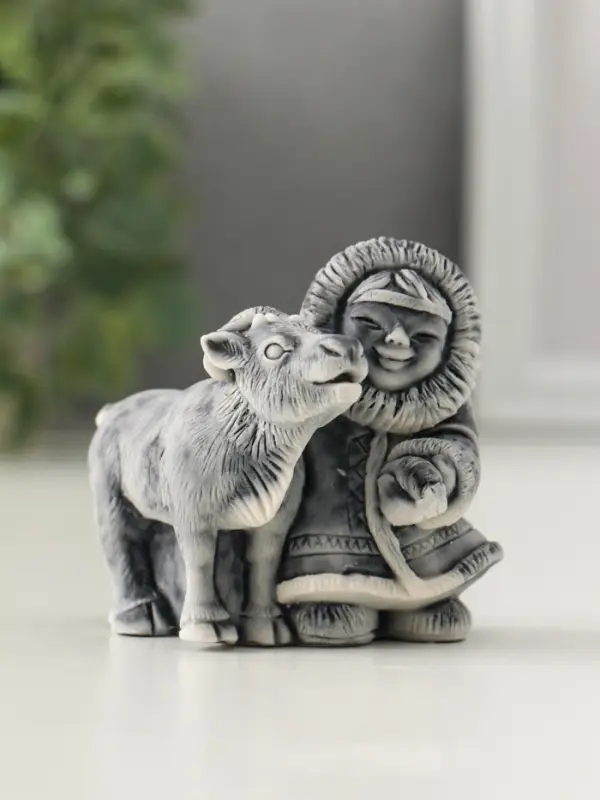 Сувенир "Девочка с оленёнком" 6,4 см