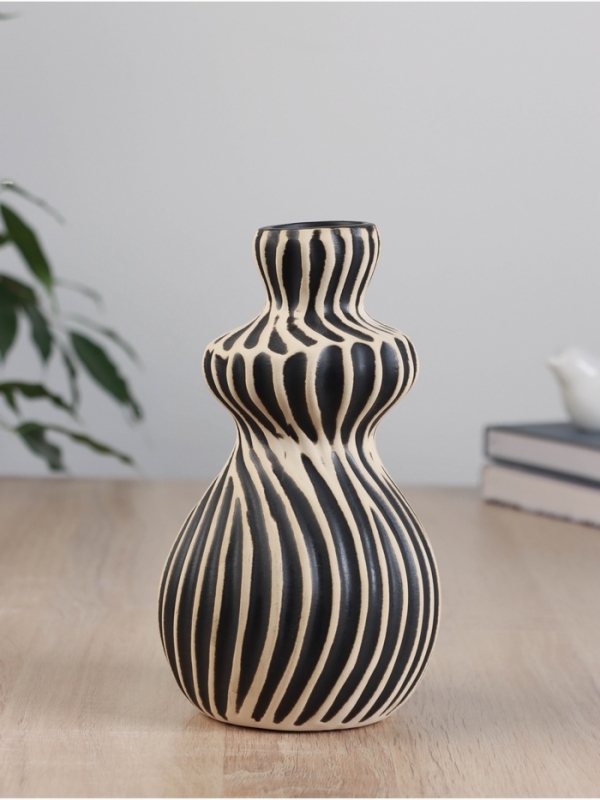 Ваза керамика настольная Ваза керамика настольная "Дилис" d-3,5см, 19х10 см, чёрный